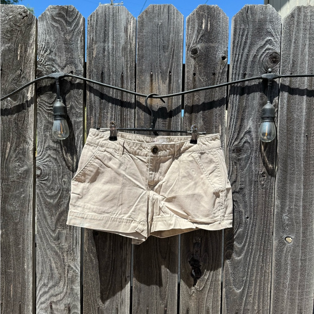 3/$15 CLEARANCE Beige Tan Knit SO mid-rise short shorts with pockets size 5 JRs
